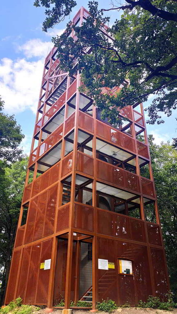 hikeling.hu - Zengő hétemeletes kilátó. az Év Kilátója 2025 nyertese